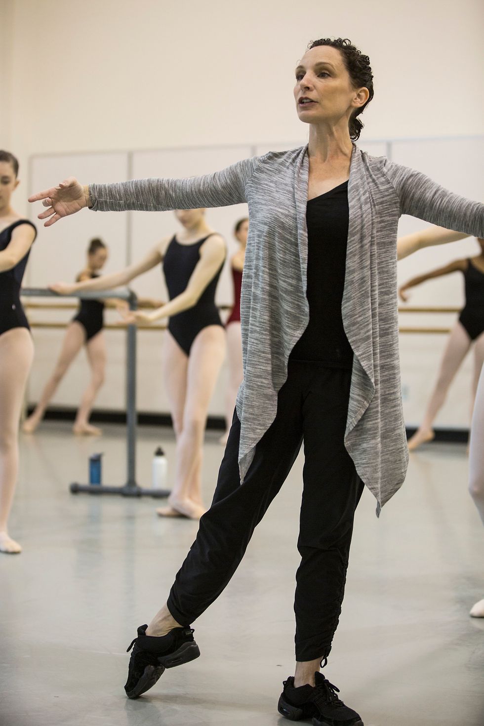 Albee in the front of the classroom, demonstrating tendue side. Her students are at the barre.